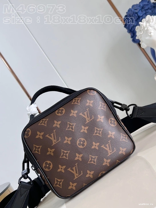 WIS Trail LOUIS Messenger-18*18*10CM VUITTON 1028